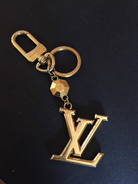 louis vuitton sleutelhanger hond